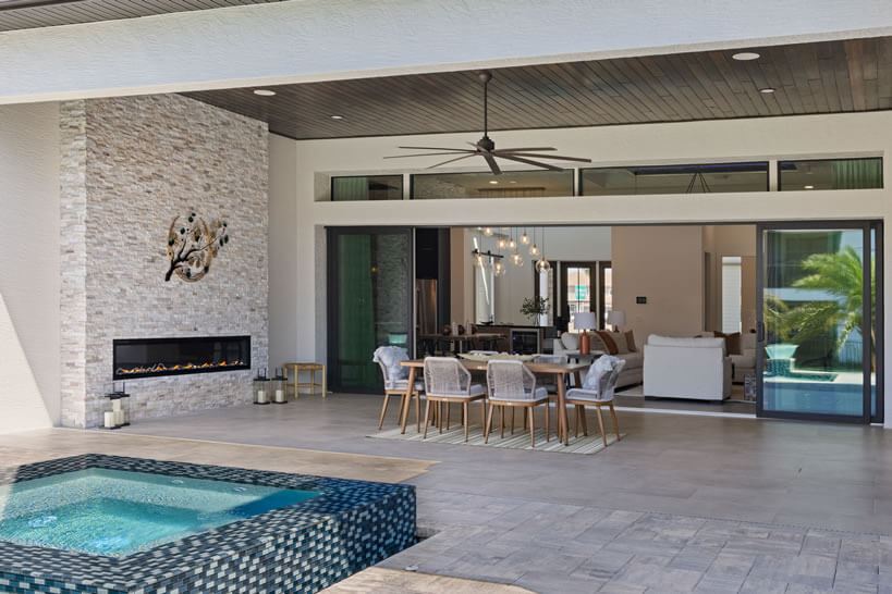 outdoor dining in the shade by the pool